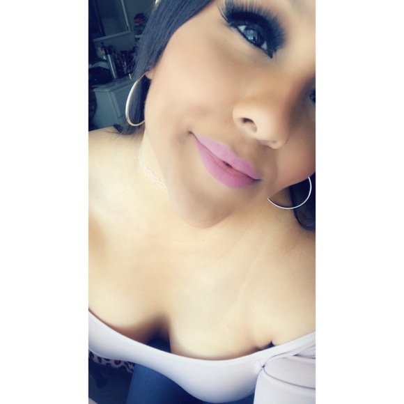 Meet your Posher, Gaby - Picture 2 of 2